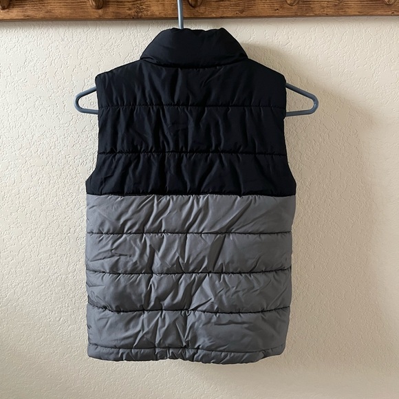 Puma Boys Puffer Vest | Size S 7/8 | Black & Gray | Full Zip | Like New - Picture 5 of 9